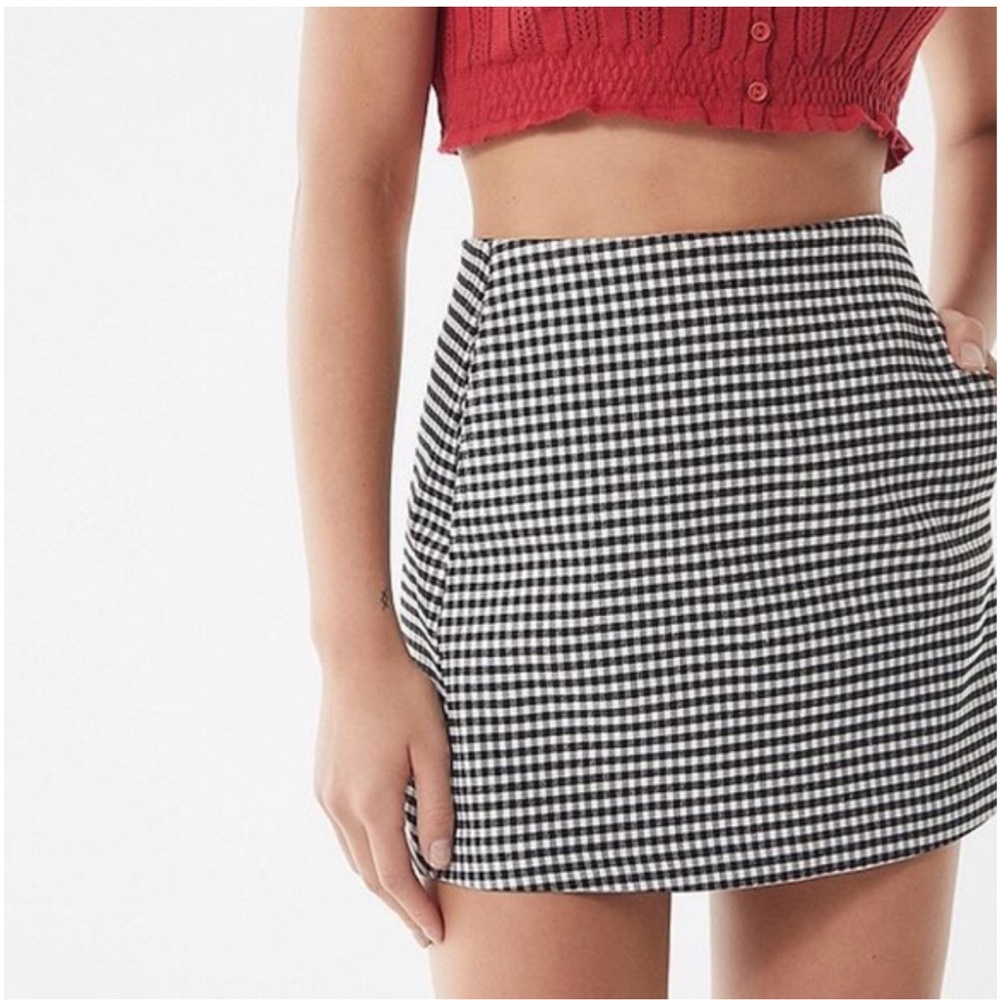 Urban Outfitters black & white gingham mini skirt. Size S.